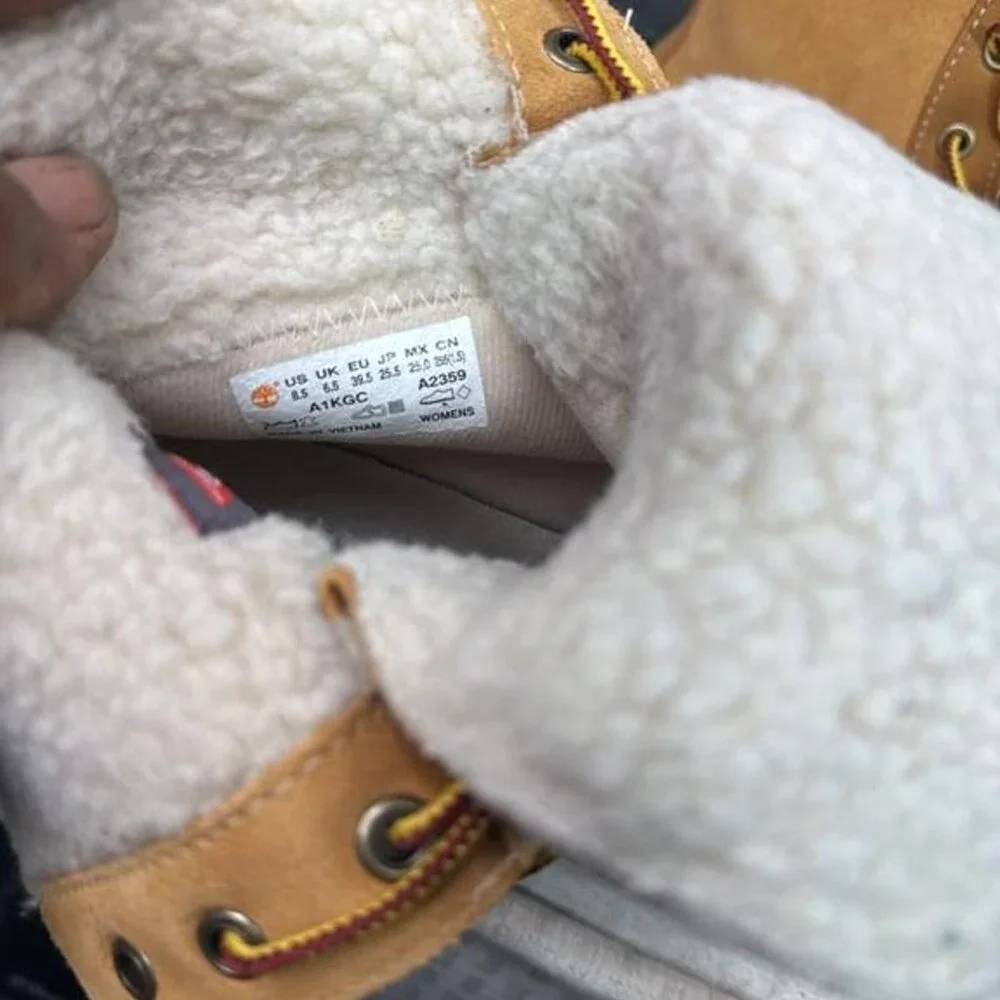 Timberland Womens Size 8.5 Wheat Teddy Fleece Fold Down WaterProof Boots - Picture 2 of 6